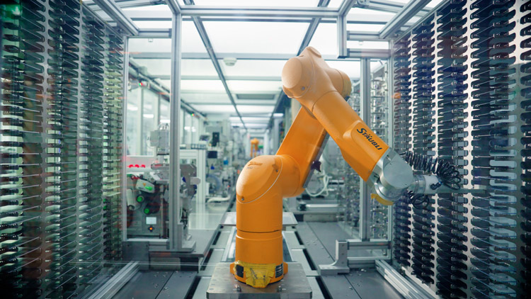 DigiNet.Air Robotik in einer Produktionsstraße