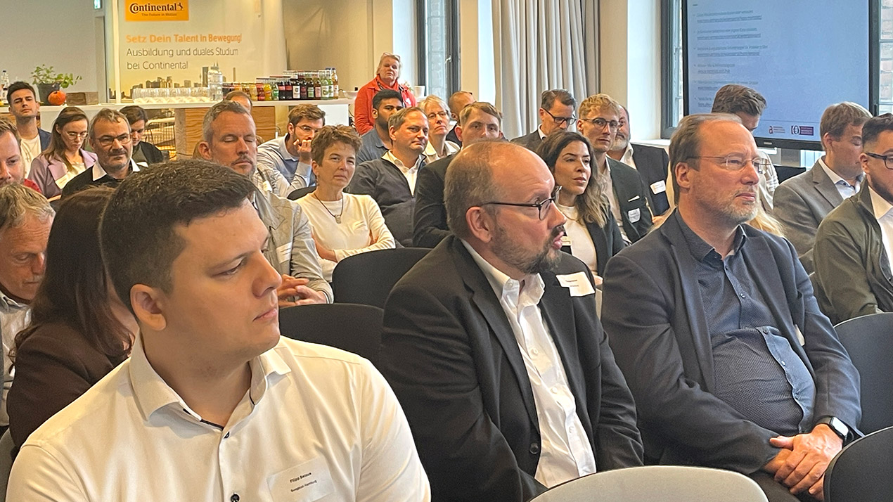 Hydrogen Education Summit 2025 Teilnehmer bei der einem Vortrag beim Hydrogen Education Summit 2025