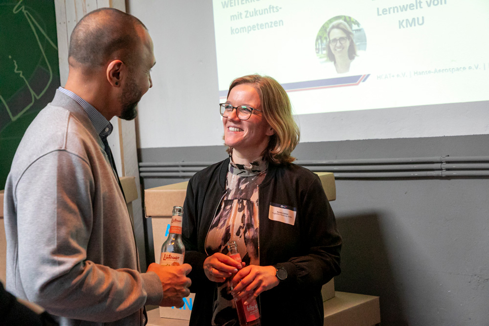 Unser Netzwerk Menschen im Gespräch bei einem Get-together